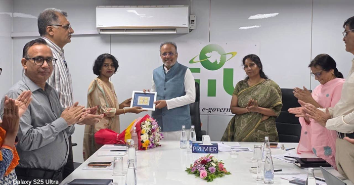 Minister Arjunbhai Modhwadia visits Gujarat Informatics Limited